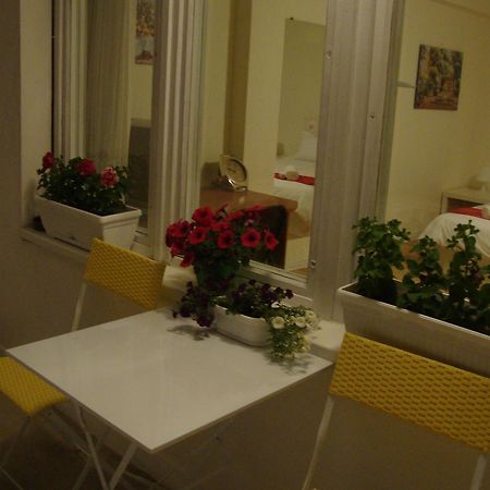 Guest Rooms Colours คาซานลัก ภายนอก รูปภาพ