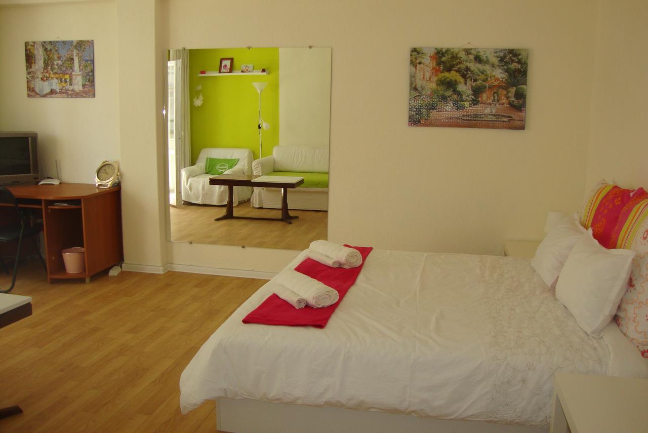 Guest Rooms Colours คาซานลัก ภายนอก รูปภาพ