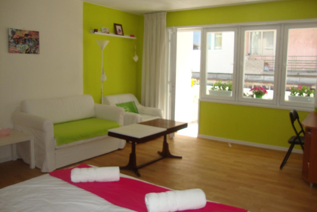 Guest Rooms Colours คาซานลัก ภายนอก รูปภาพ