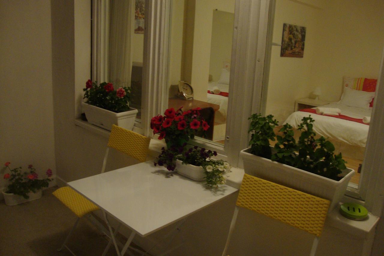 Guest Rooms Colours คาซานลัก ภายนอก รูปภาพ