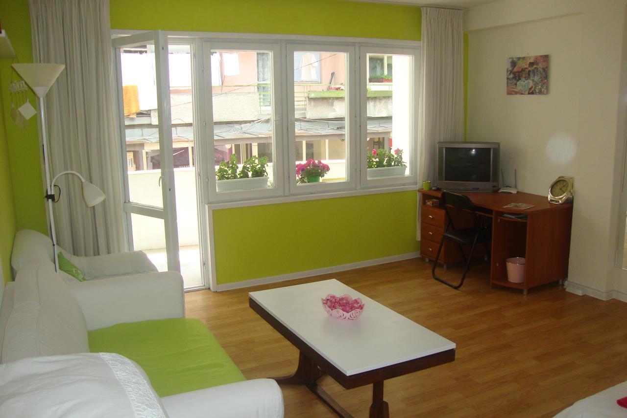 Guest Rooms Colours คาซานลัก ภายนอก รูปภาพ
