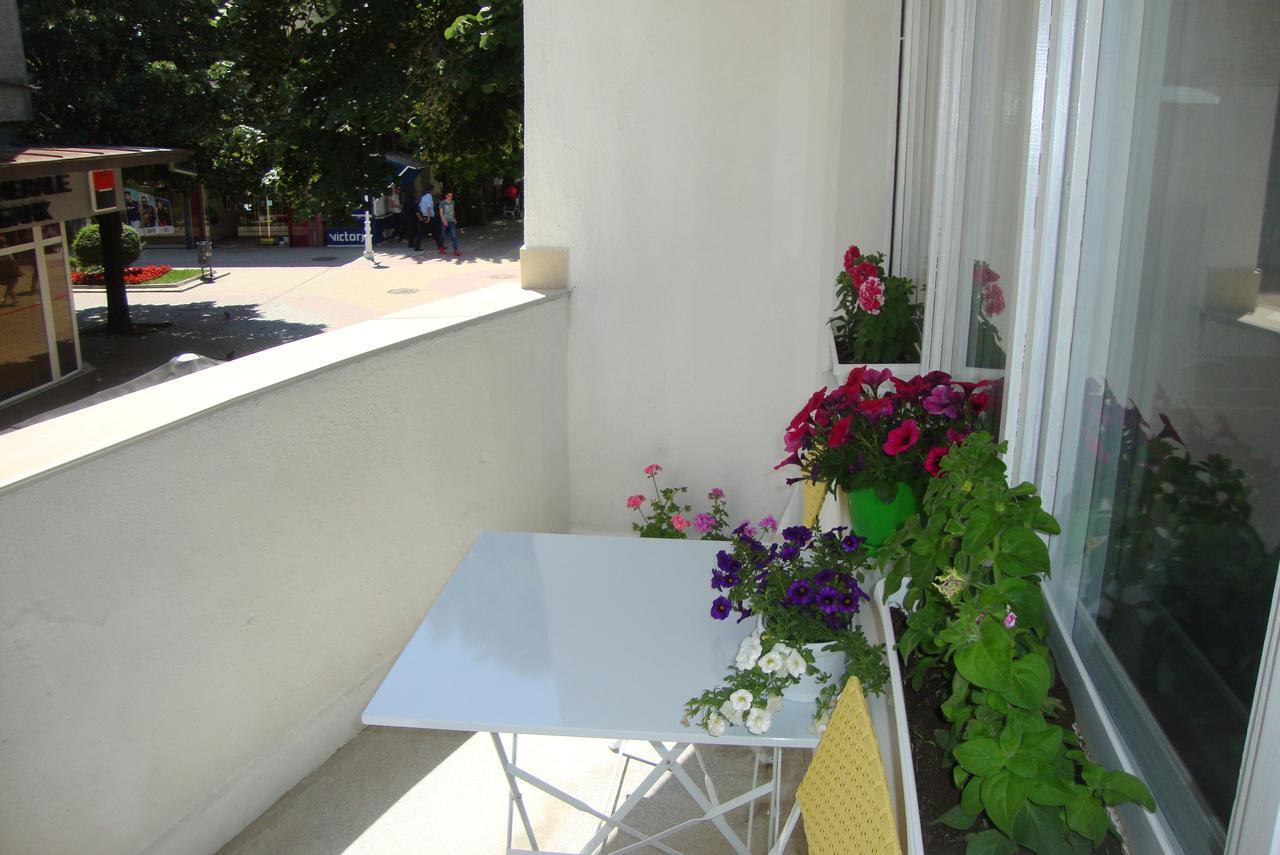 Guest Rooms Colours คาซานลัก ภายนอก รูปภาพ