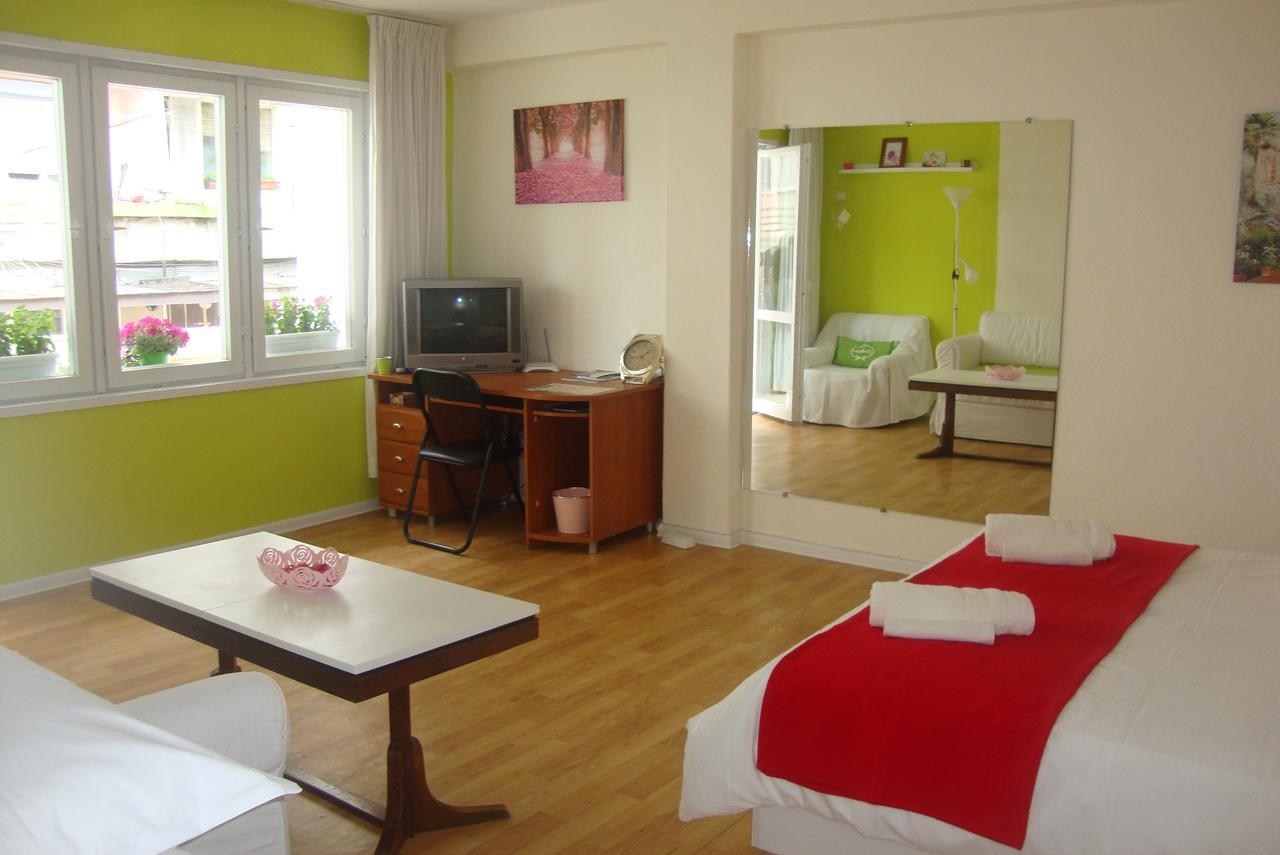Guest Rooms Colours คาซานลัก ภายนอก รูปภาพ