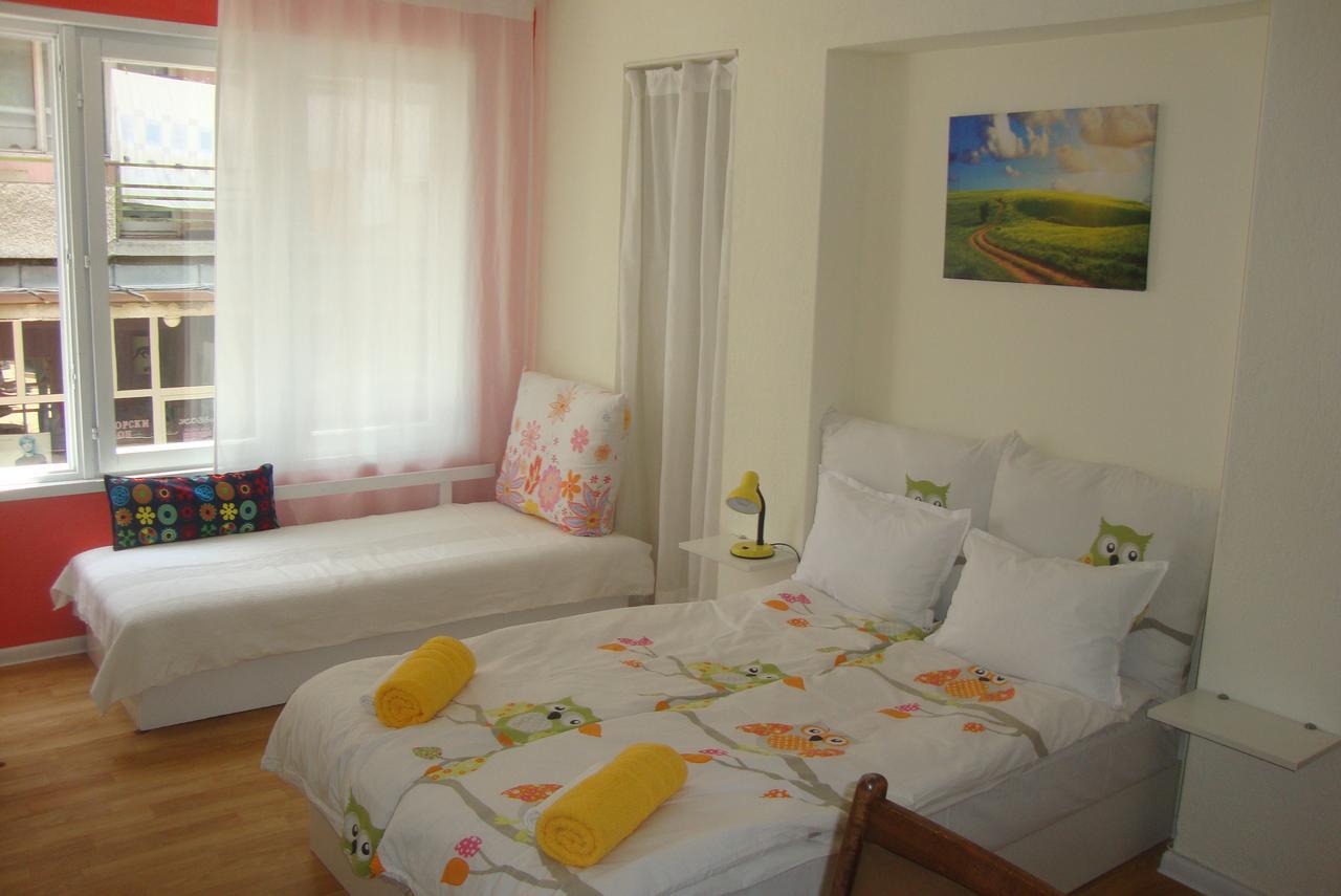 Guest Rooms Colours คาซานลัก ภายนอก รูปภาพ
