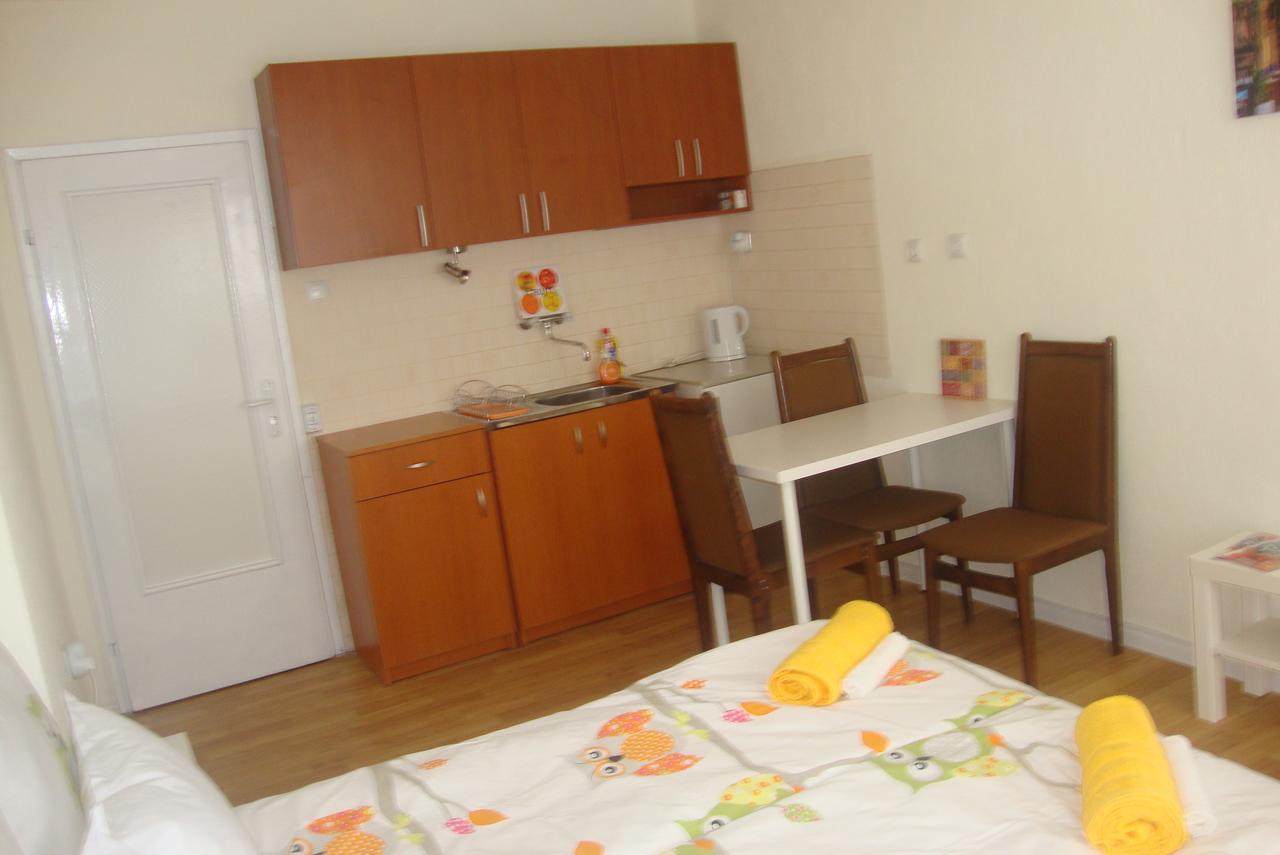 Guest Rooms Colours คาซานลัก ภายนอก รูปภาพ