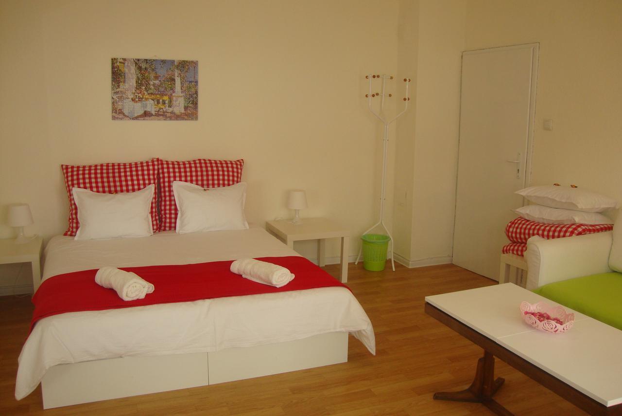 Guest Rooms Colours คาซานลัก ภายนอก รูปภาพ