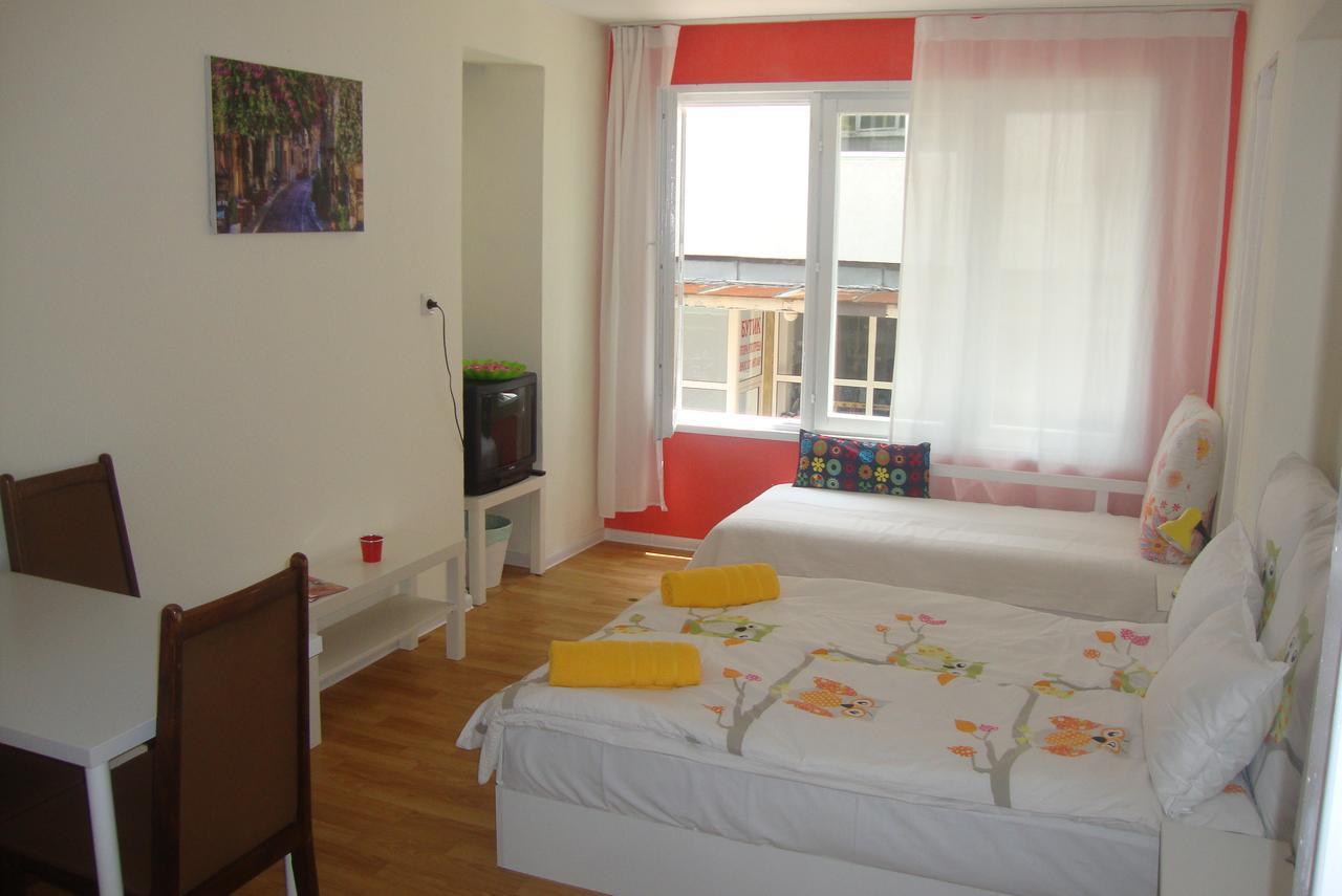 Guest Rooms Colours คาซานลัก ภายนอก รูปภาพ